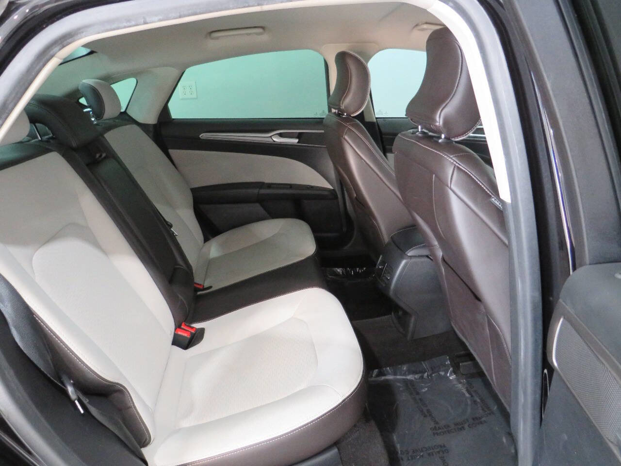 Used 2019 Ford Fusion SE w/ Equipment Group 151A FWD image 12