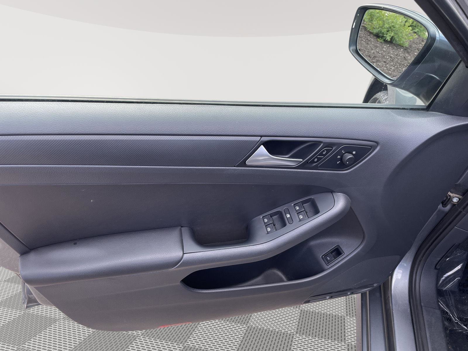 Used 2014 Volkswagen Jetta SE FWD image 19