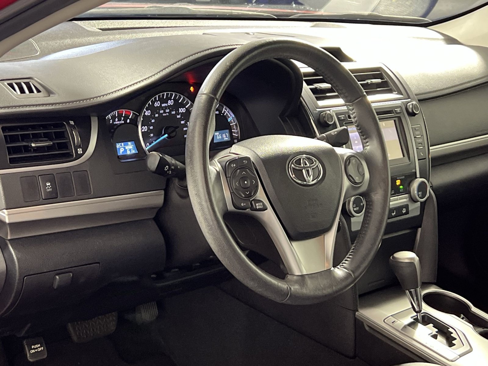 Used 2014 Toyota Camry SE FWD image 15