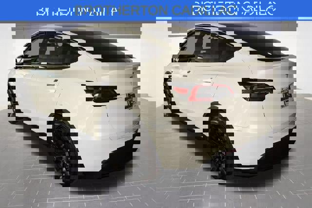 Used 2024 Tesla Model Y Long Range AWD/4WD image 3