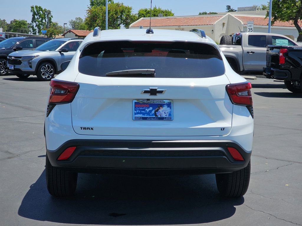 New 2026 Chevrolet Trax LT w/ Driver Confidence Package FWD image 5