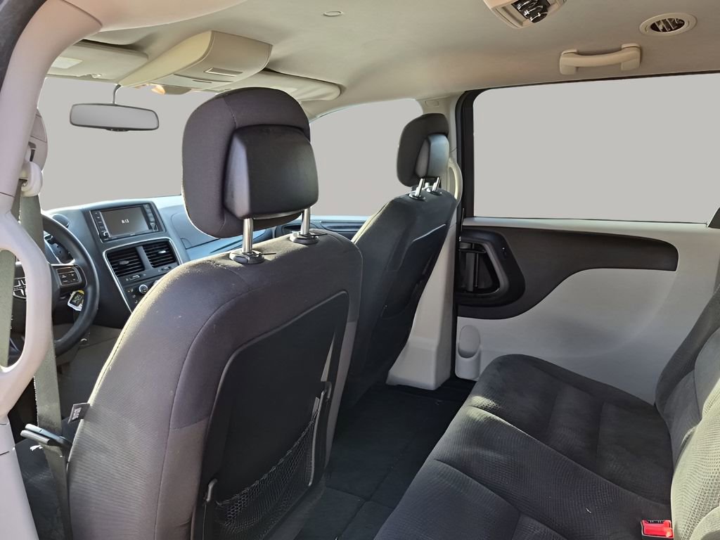 Used 2018 Dodge Grand Caravan SE w/ UConnect Hands-Free Group image 17