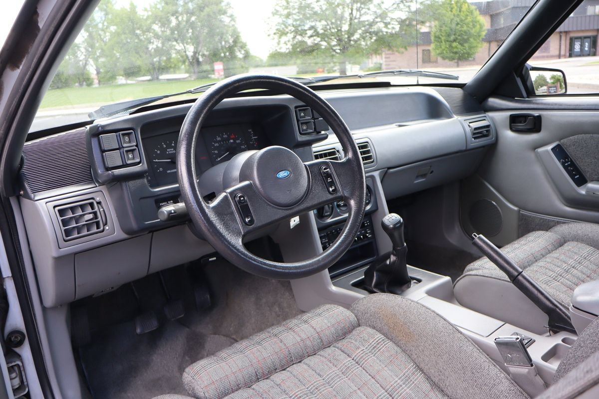 Used 1988 Ford Mustang GT RWD image 15