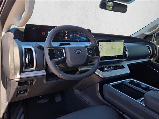 New 2026 Ford Expedition Active image 3