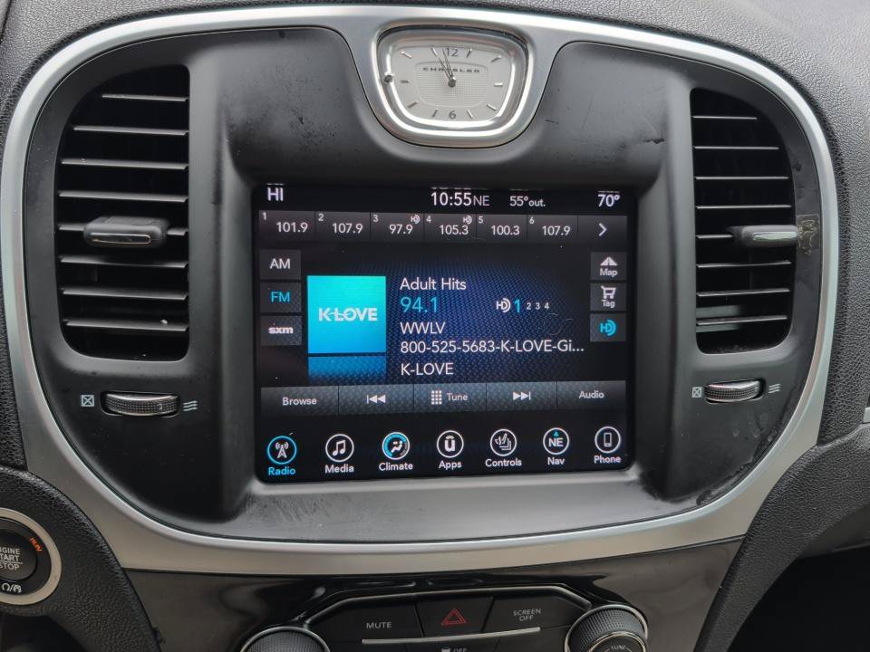 Used 2017 Chrysler 300 C RWD image 21