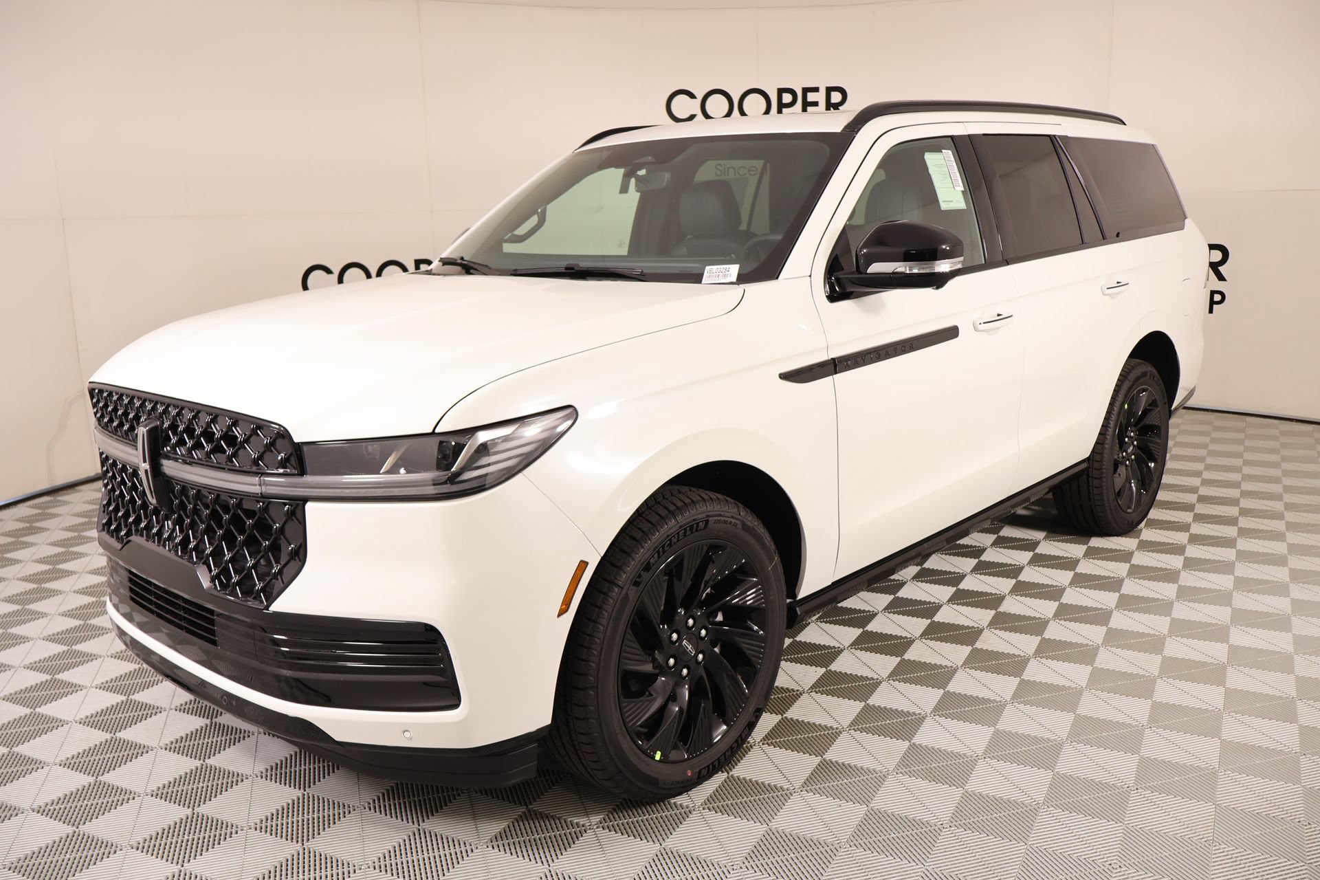 New 2027 Lincoln Navigator Reserve w/ Jet Appearance Package AWD/4WD image 10