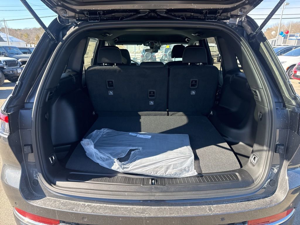 New 2026 Jeep Grand Cherokee Laredo image 24