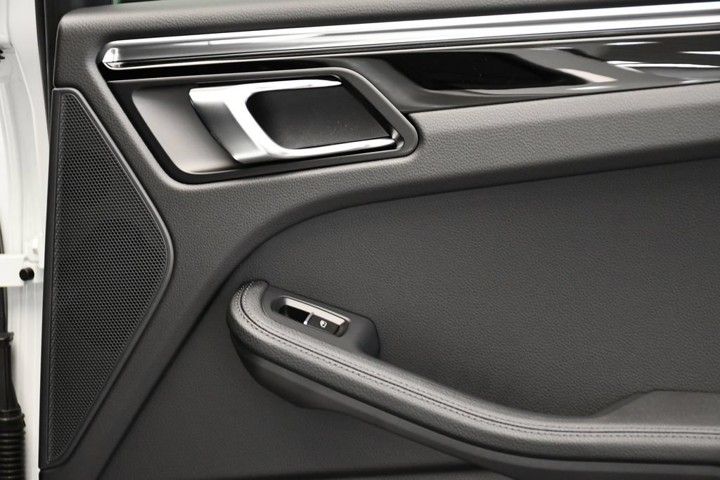 Certified 2026 Porsche Macan AWD/4WD image 53