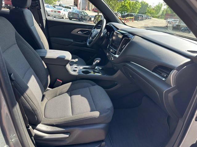 Used 2023 Chevrolet Traverse LT FWD image 32