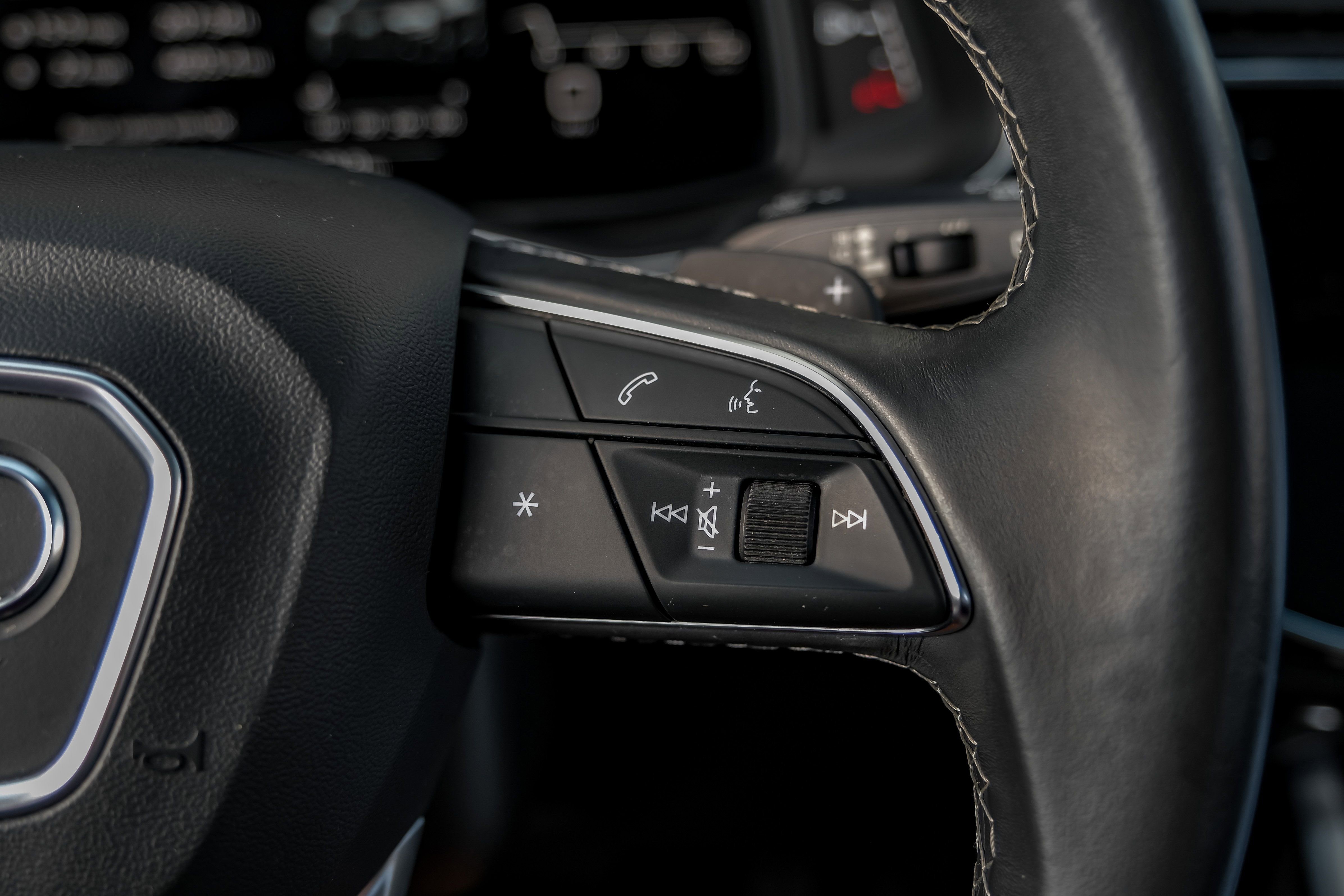 Used 2021 Audi Q8 Premium w/ Convenience Package image 19