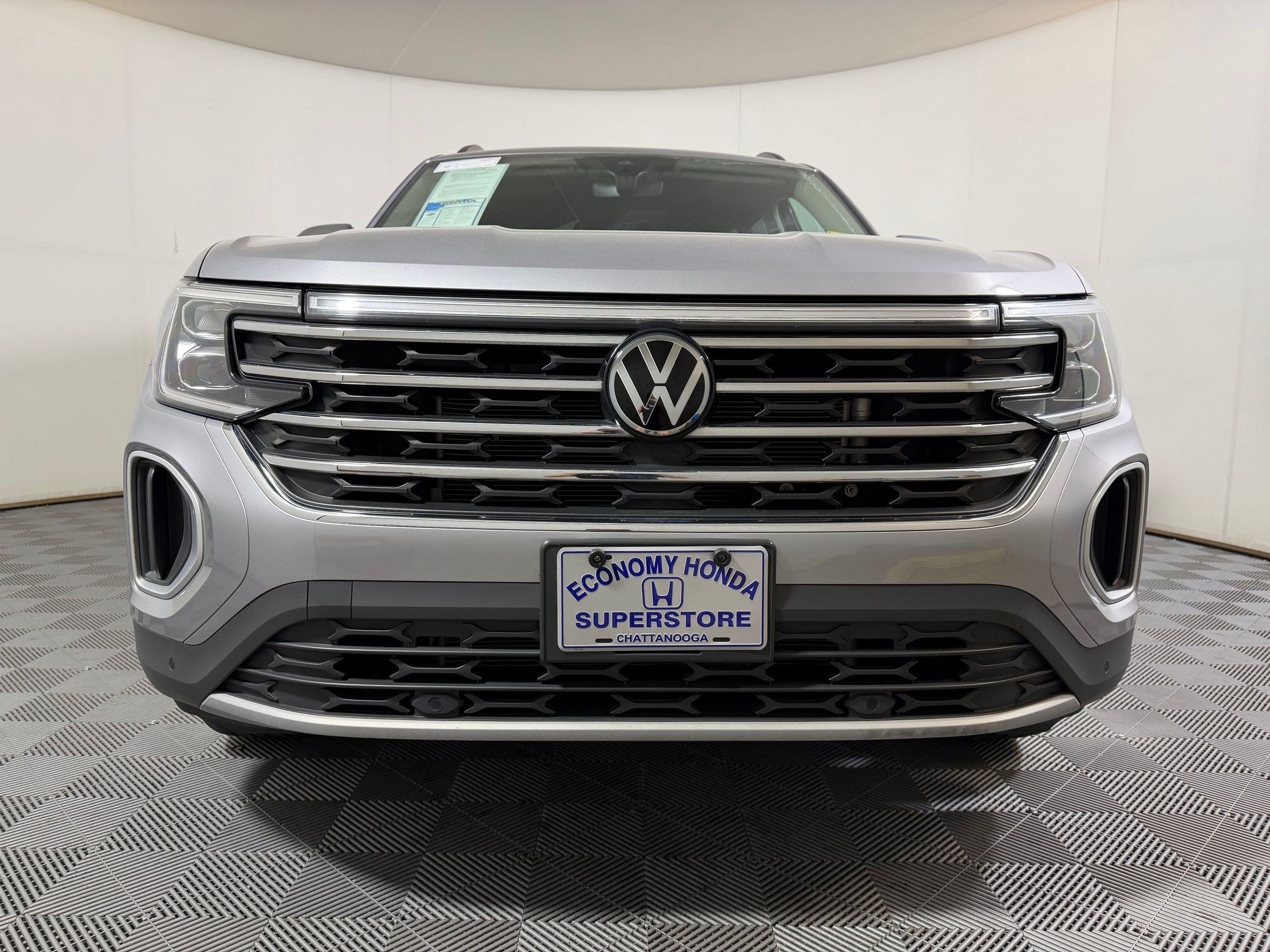 Used 2025 Volkswagen Atlas SE AWD/4WD image 5