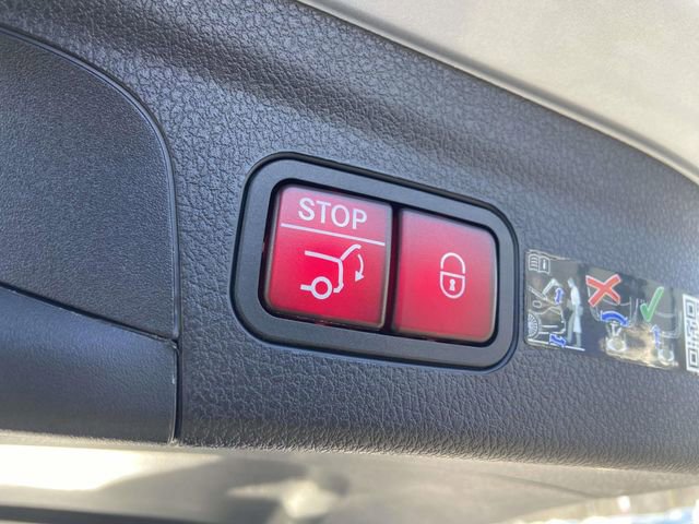 Used 2022 Mercedes-Benz GLE 350 4MATIC w/ Premium Package image 11