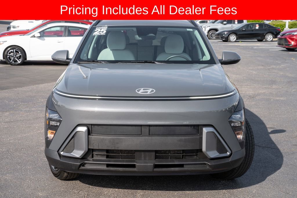 Used 2025 Hyundai Kona SEL FWD image 2
