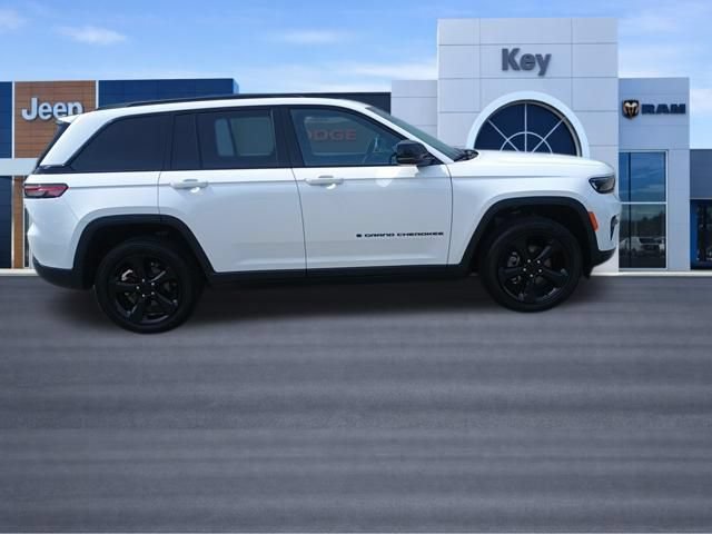 Certified 2023 Jeep Grand Cherokee Altitude AWD/4WD image 8