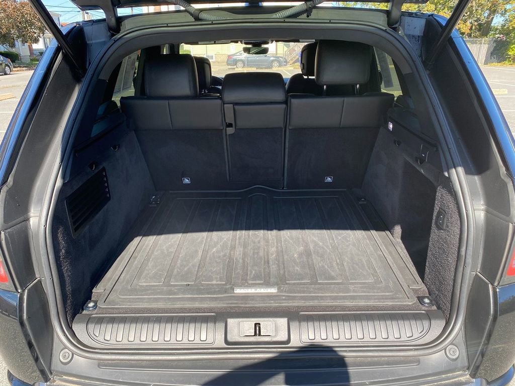 Used 2018 Land Rover Range Rover Sport HSE image 26