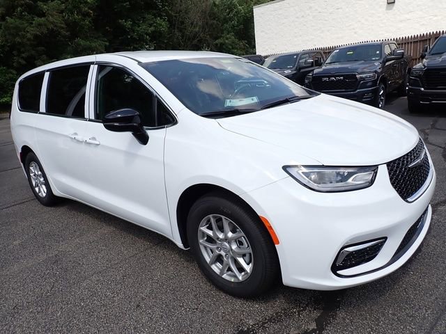 New 2025 Chrysler Pacifica Select FWD image 9