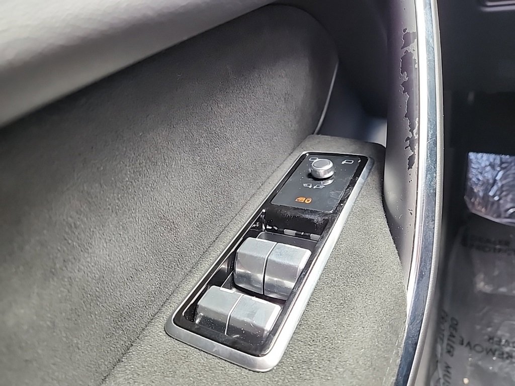 Used 2021 Jaguar F-PACE SVR image 37