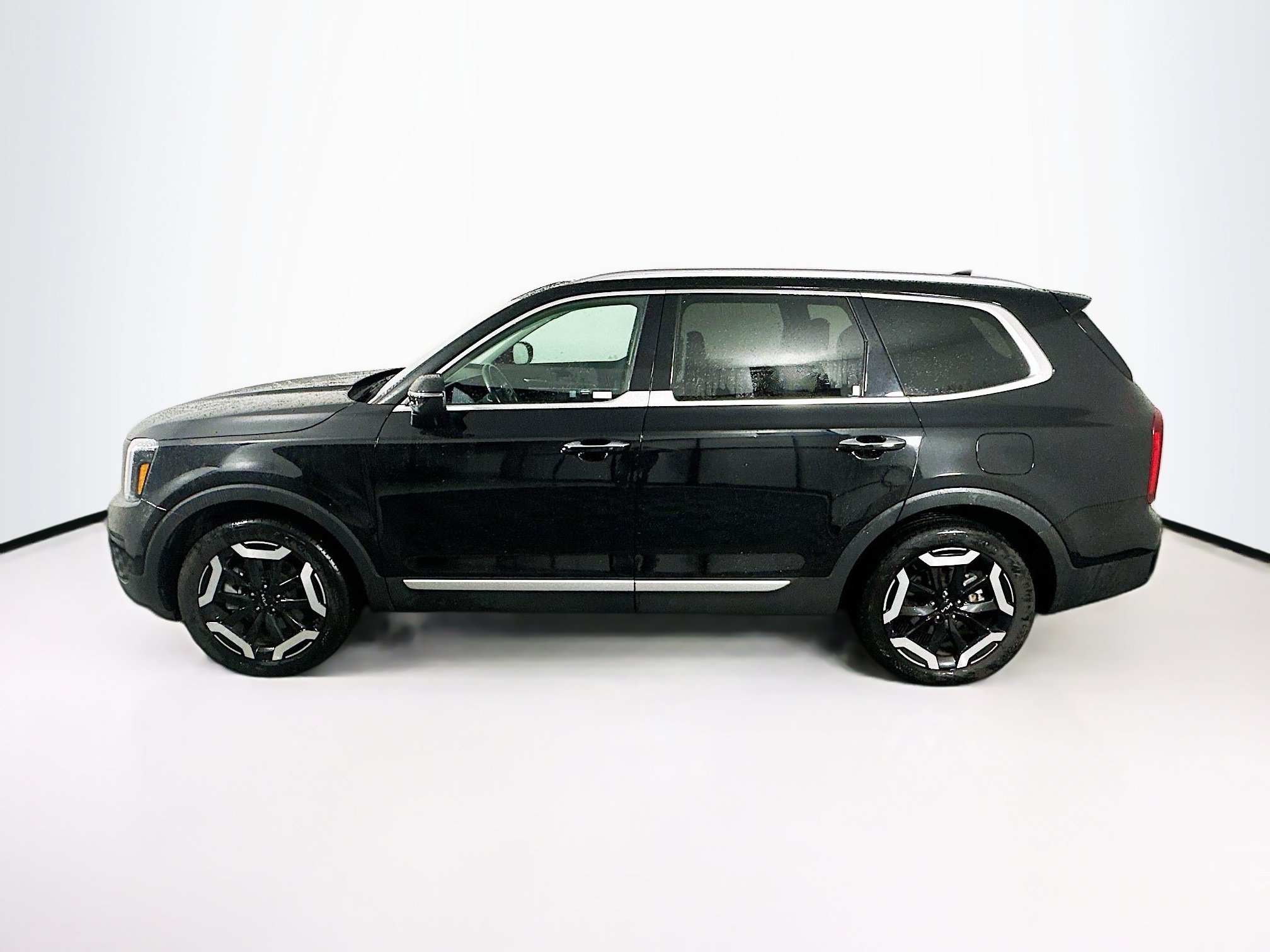 Used 2025 Kia Telluride S FWD image 4