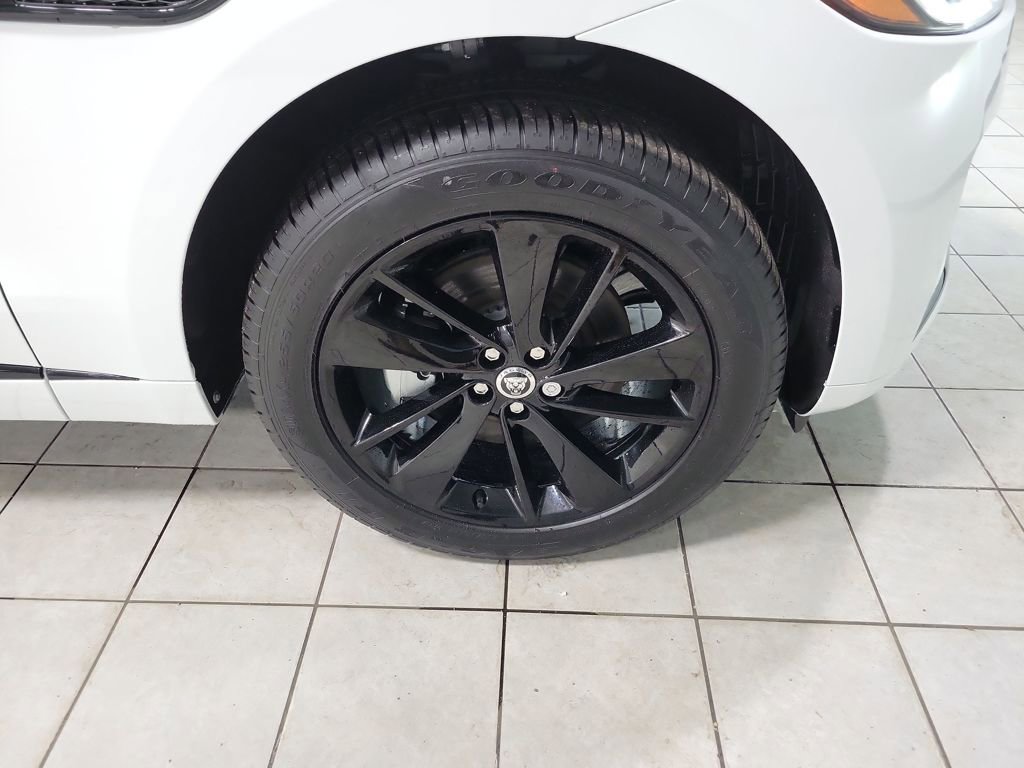 Used 2025 Jaguar F-PACE R-Dynamic S image 42