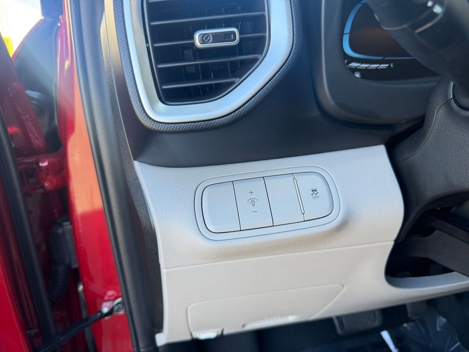 Used 2025 Hyundai Venue SEL image 36