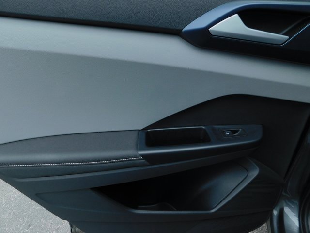 Used 2024 Volkswagen Taos SE image 23