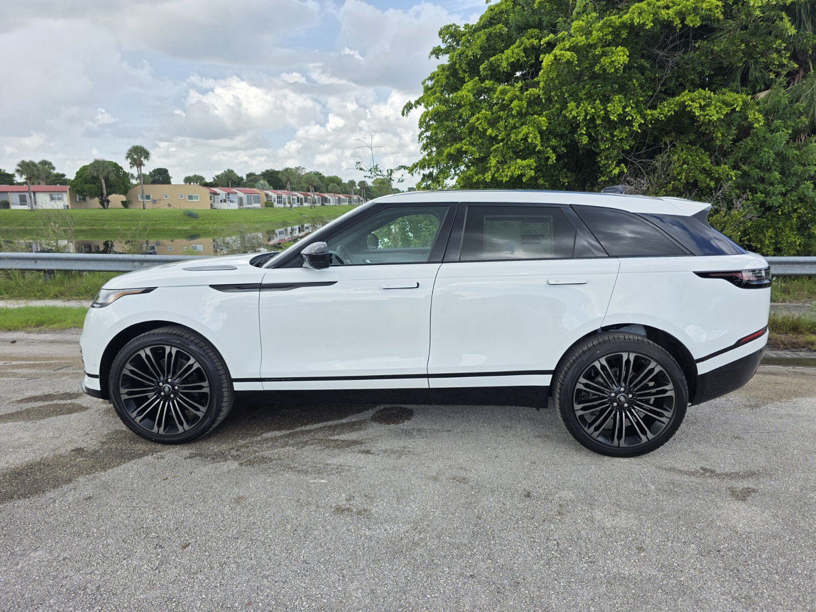 New 2026 Land Rover Range Rover Velar Belgravia AWD/4WD image 7