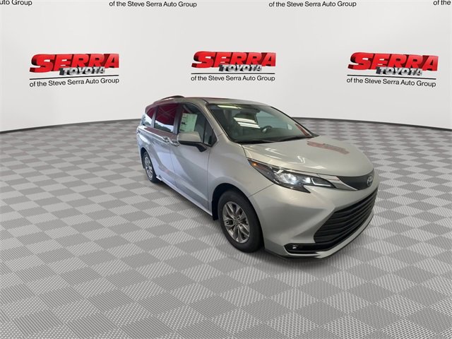 New 2025 Toyota Sienna XLE image 3