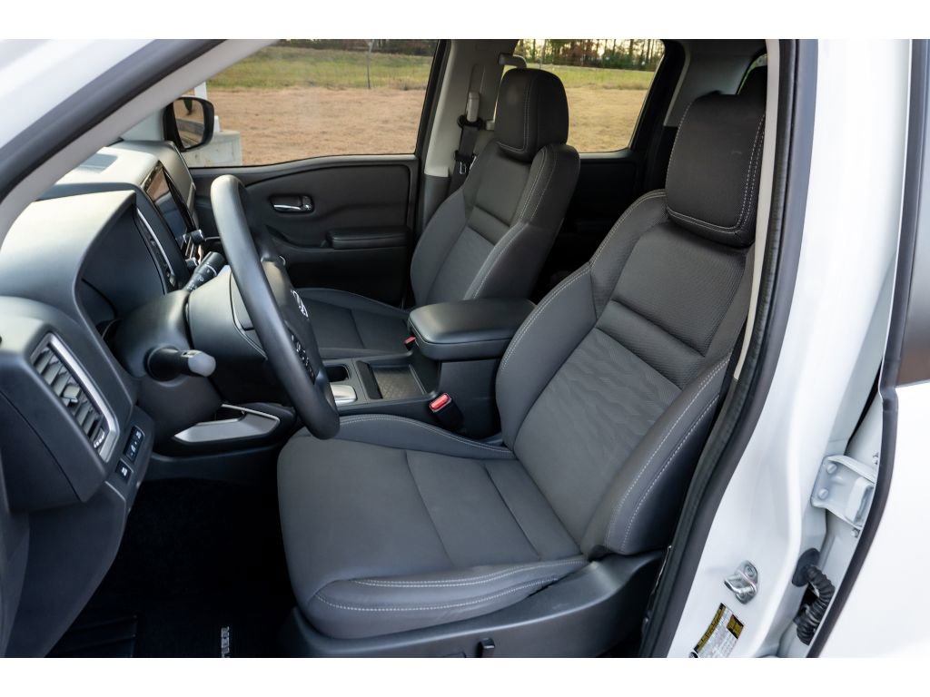 Used 2023 Nissan Frontier SV image 11