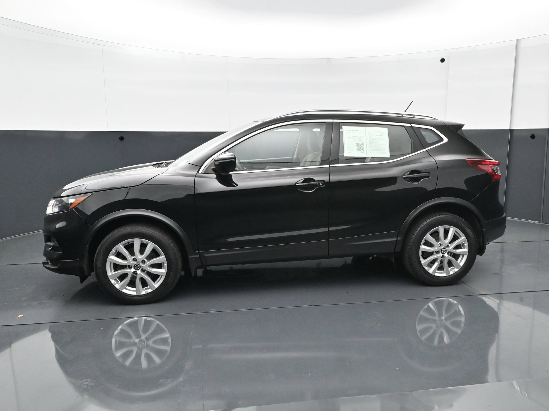Used 2020 Nissan Rogue Sport SV AWD/4WD image 3
