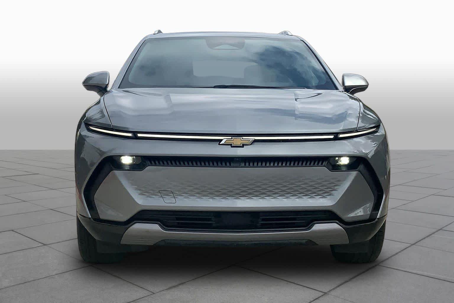 Used 2025 Chevrolet Equinox EV LT FWD image 3