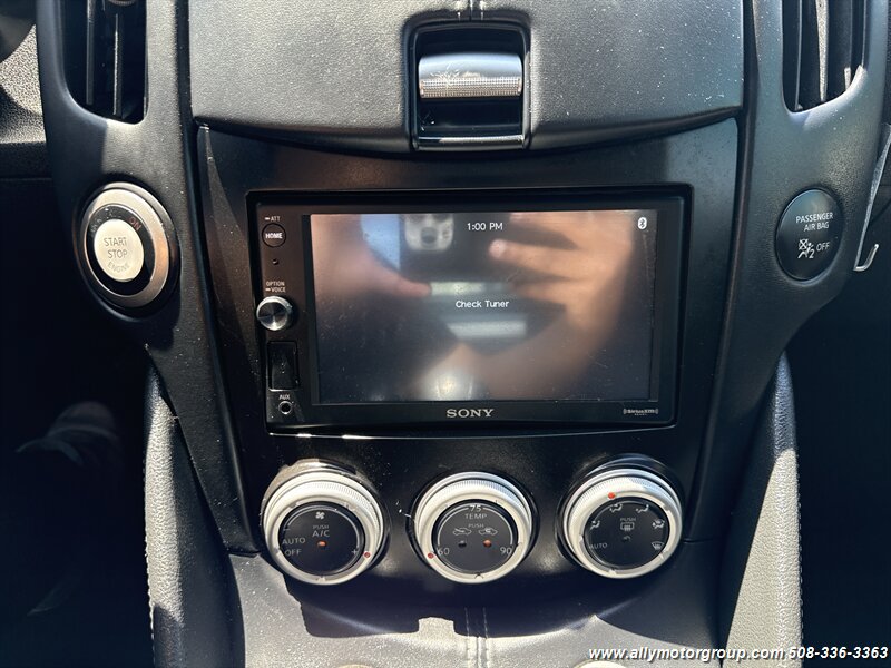 Used 2016 Nissan 370Z Coupe RWD image 15