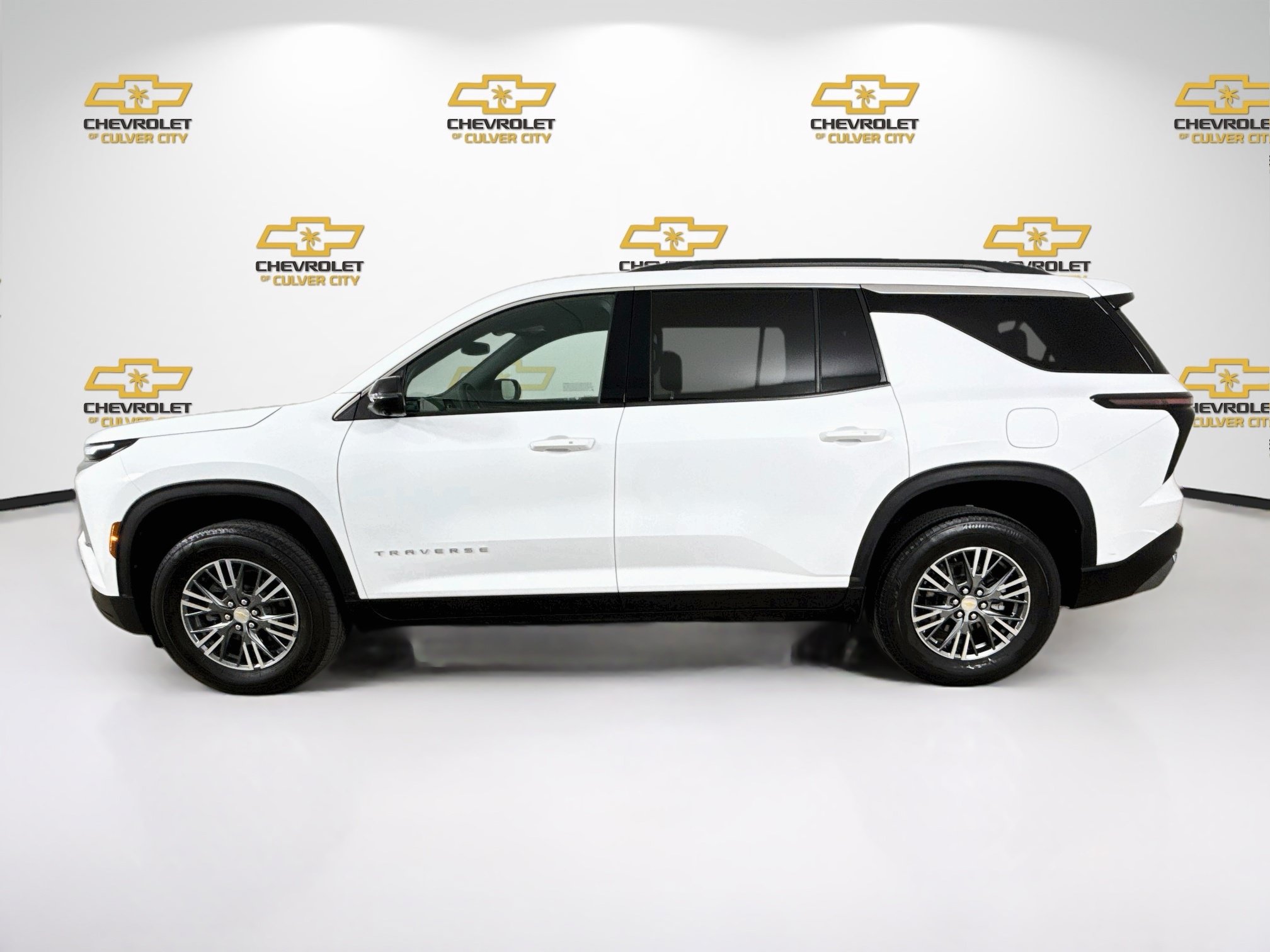 Used 2024 Chevrolet Traverse LT FWD image 5