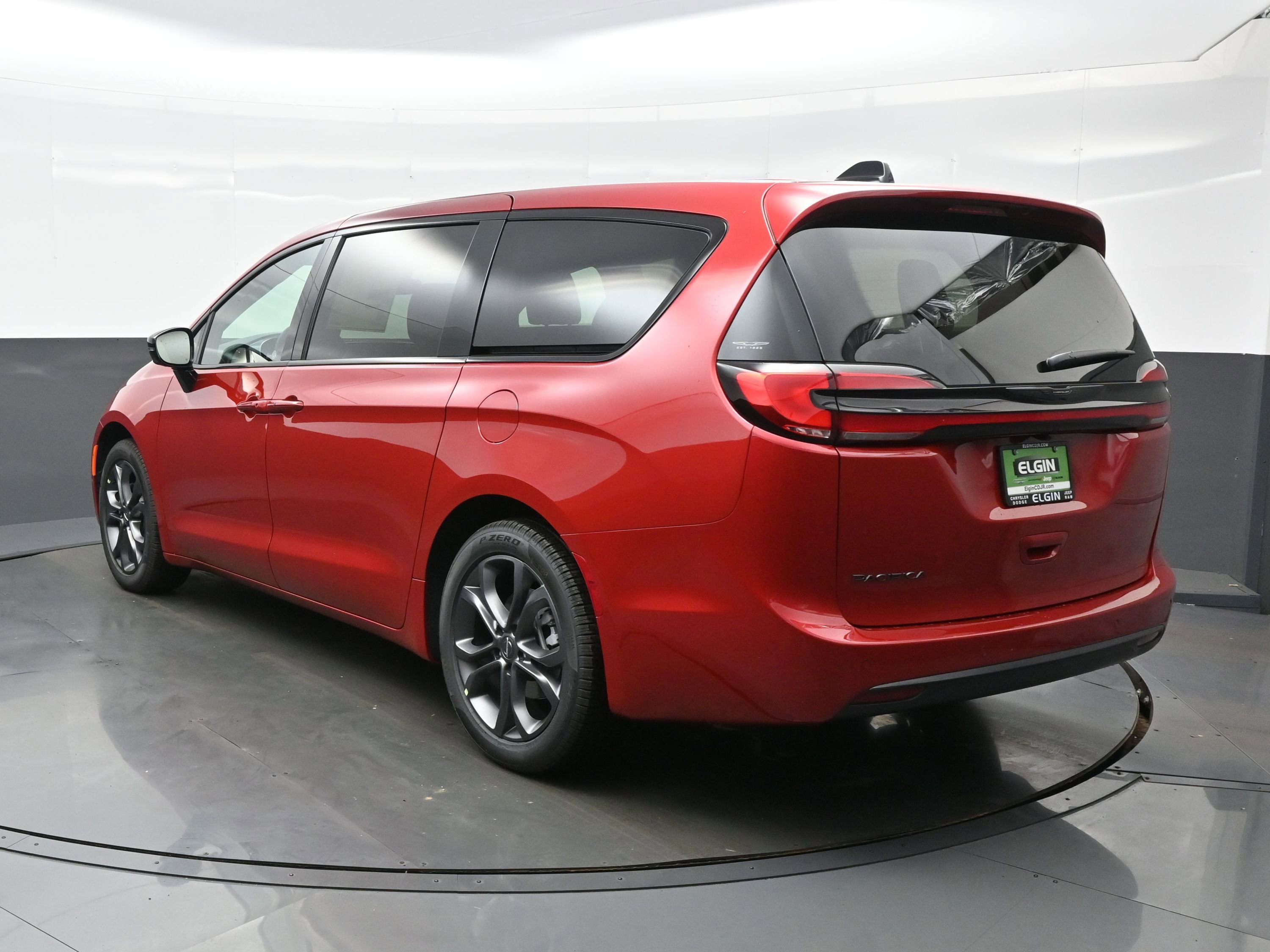 New 2026 Chrysler Pacifica Select image 4