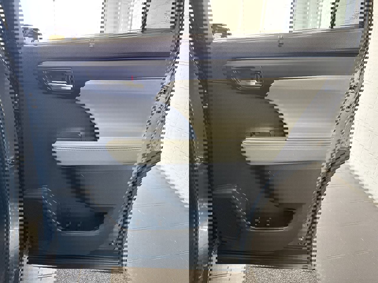 Used 2023 Toyota Highlander XLE image 50