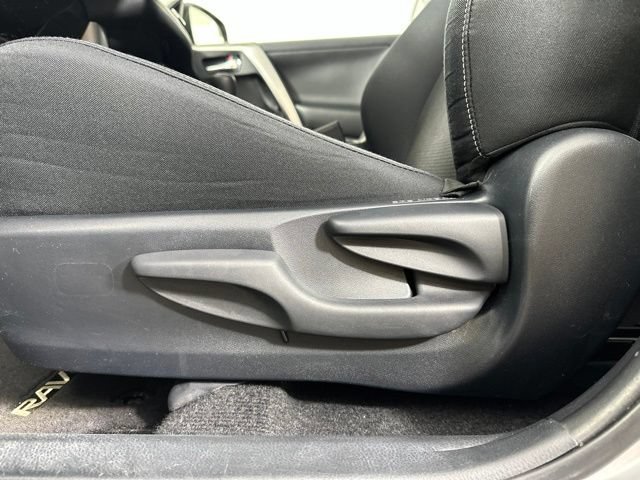 Used 2017 Toyota RAV4 XLE AWD/4WD image 23
