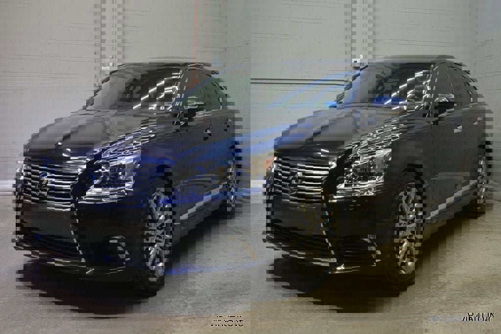 Used 2013 Lexus LS 460 w/ Comfort Pkg RWD image 2