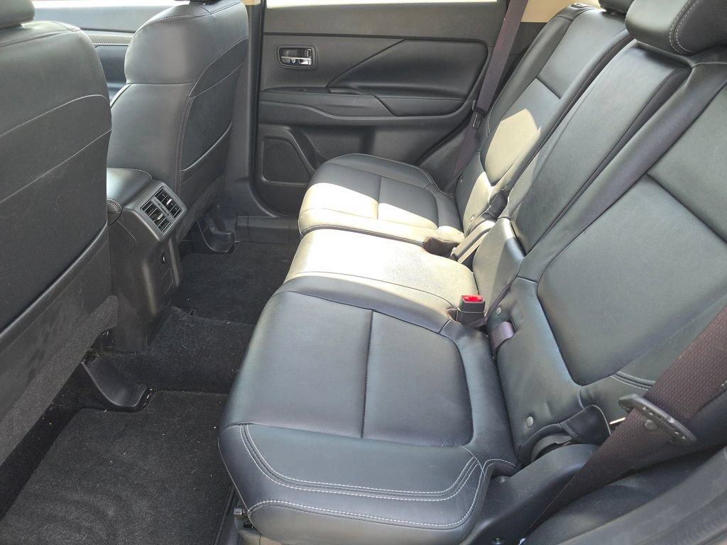 Used 2019 Mitsubishi Outlander AWD image 17