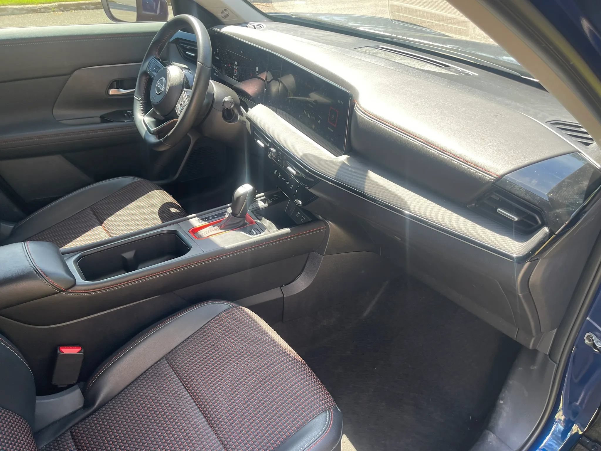 Used 2025 Nissan Kicks SR FWD image 14