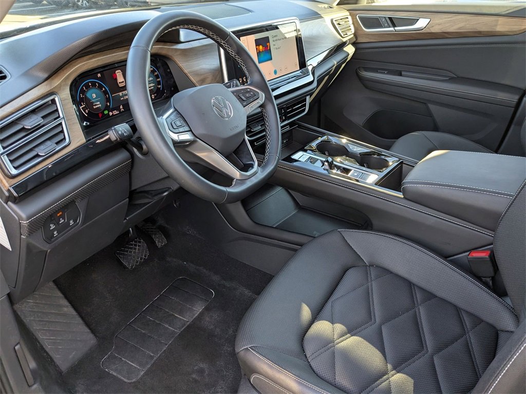Used 2025 Volkswagen Atlas SE image 17