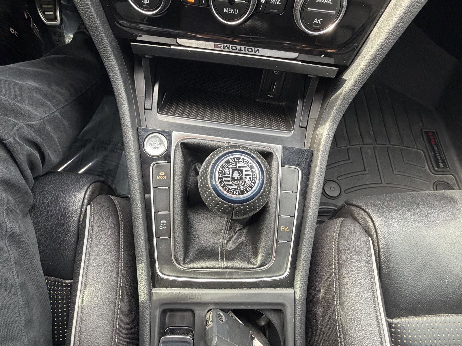 Used 2018 Volkswagen Golf R 4-Door image 19