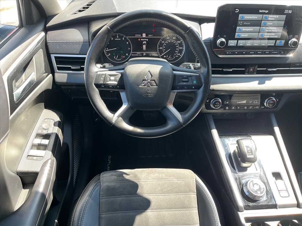 Used 2024 Mitsubishi Outlander SE image 19
