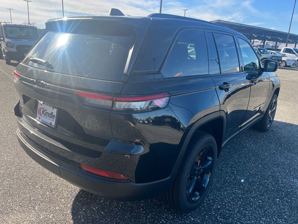 New 2025 Jeep Grand Cherokee Laredo image 5