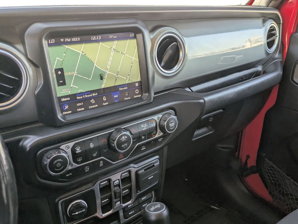 Used 2022 Jeep Wrangler Unlimited Sahara w/ Cold Weather Group AWD/4WD image 15