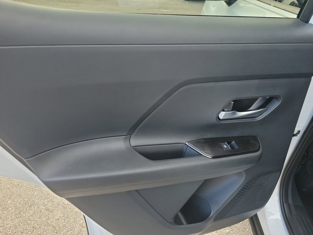 New 2026 Nissan Kicks SR image 14