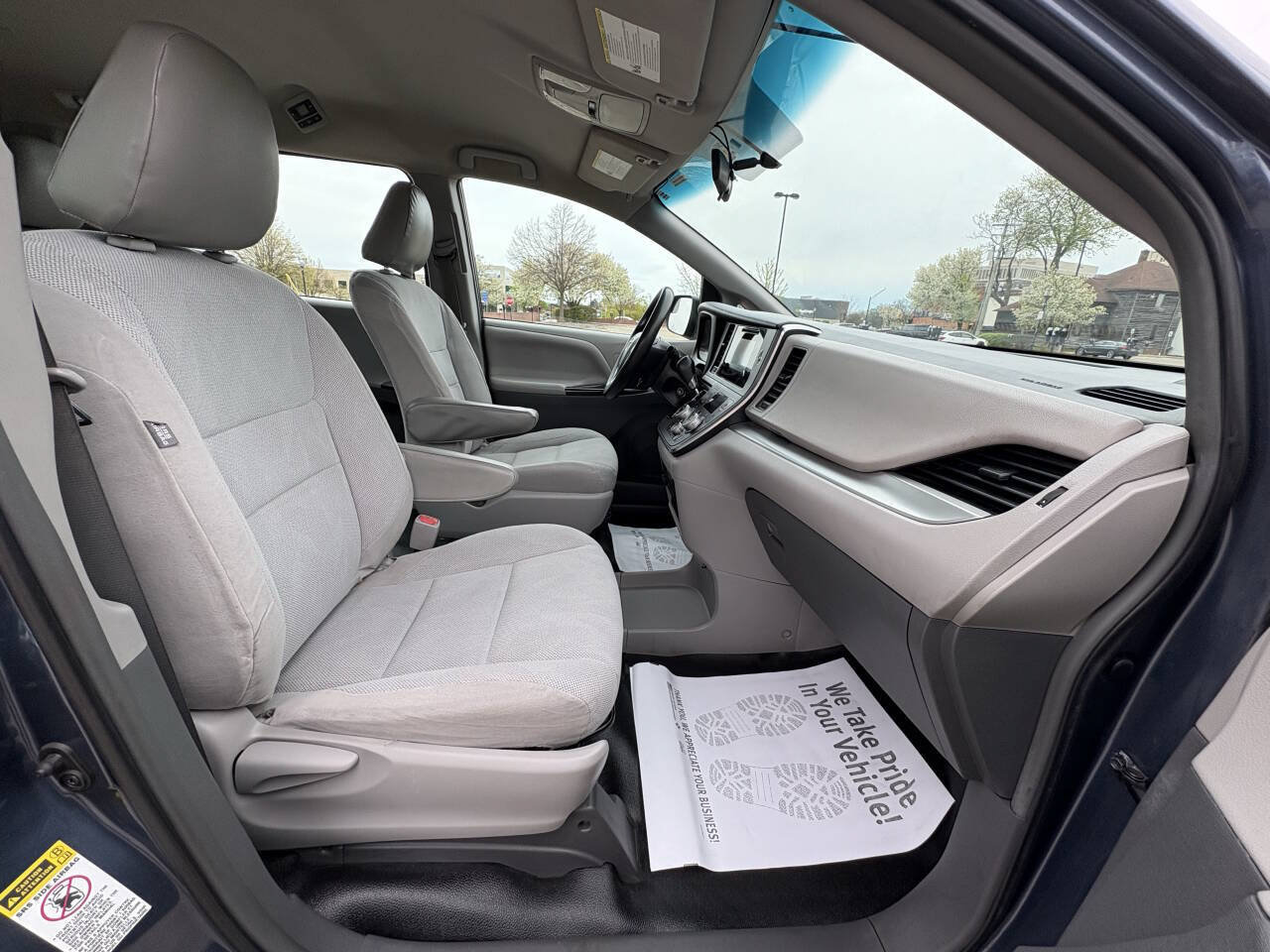Used 2017 Toyota Sienna L FWD image 20
