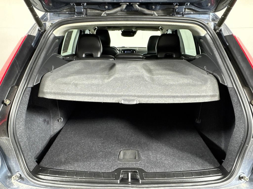 Used 2022 Volvo XC40 T5 Momentum AWD/4WD image 31