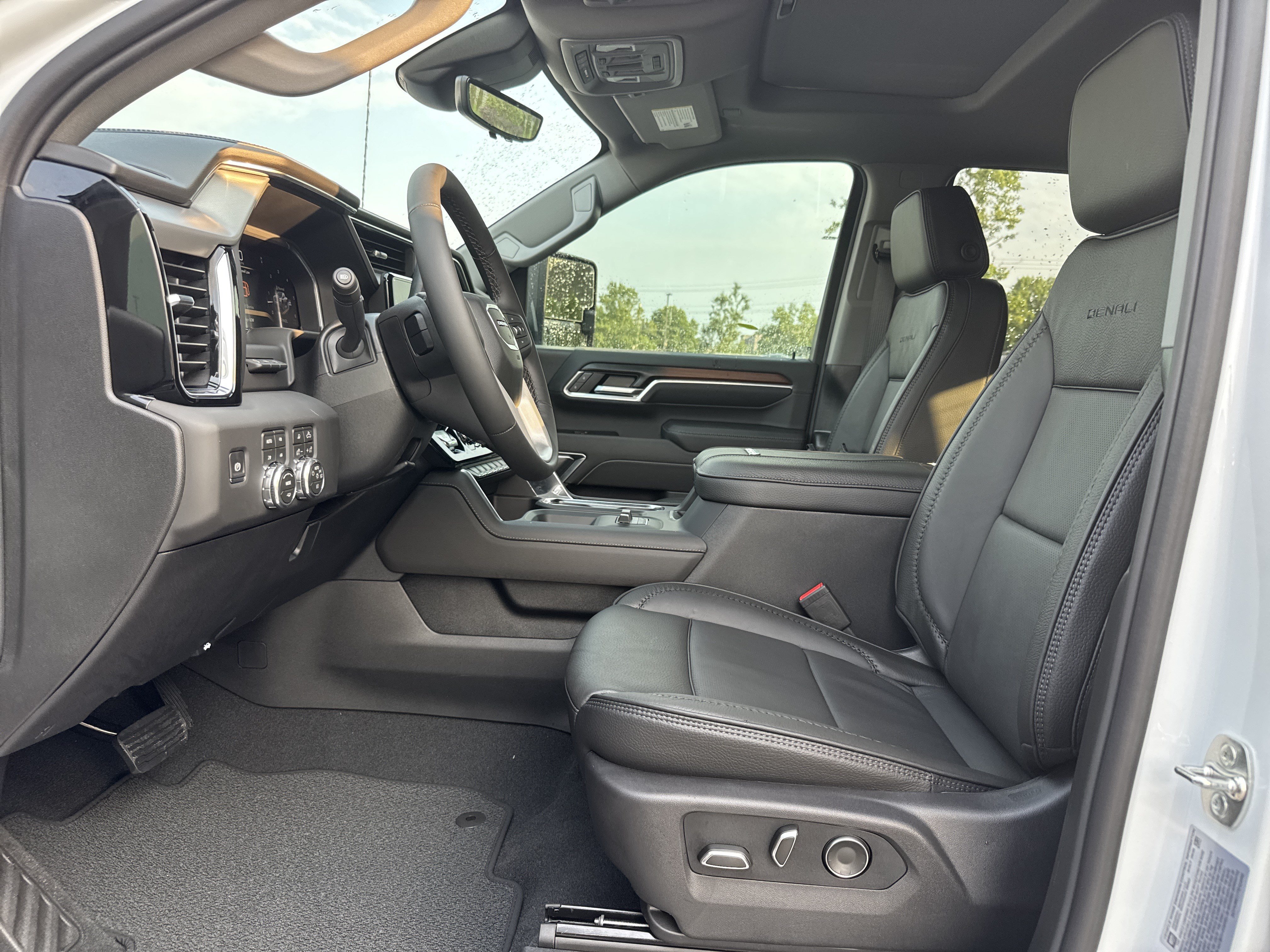 New 2026 GMC Sierra 2500 Denali w/ Denali Reserve Package AWD/4WD image 17