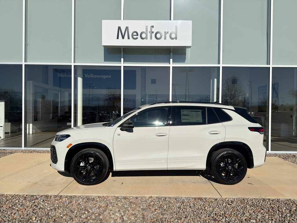 New 2026 Volkswagen Tiguan SE R-Line image 2