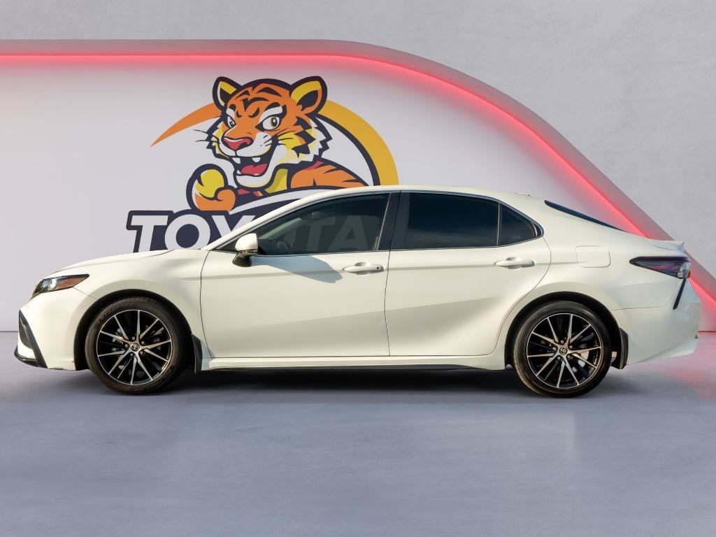 Used 2024 Toyota Camry SE FWD image 9