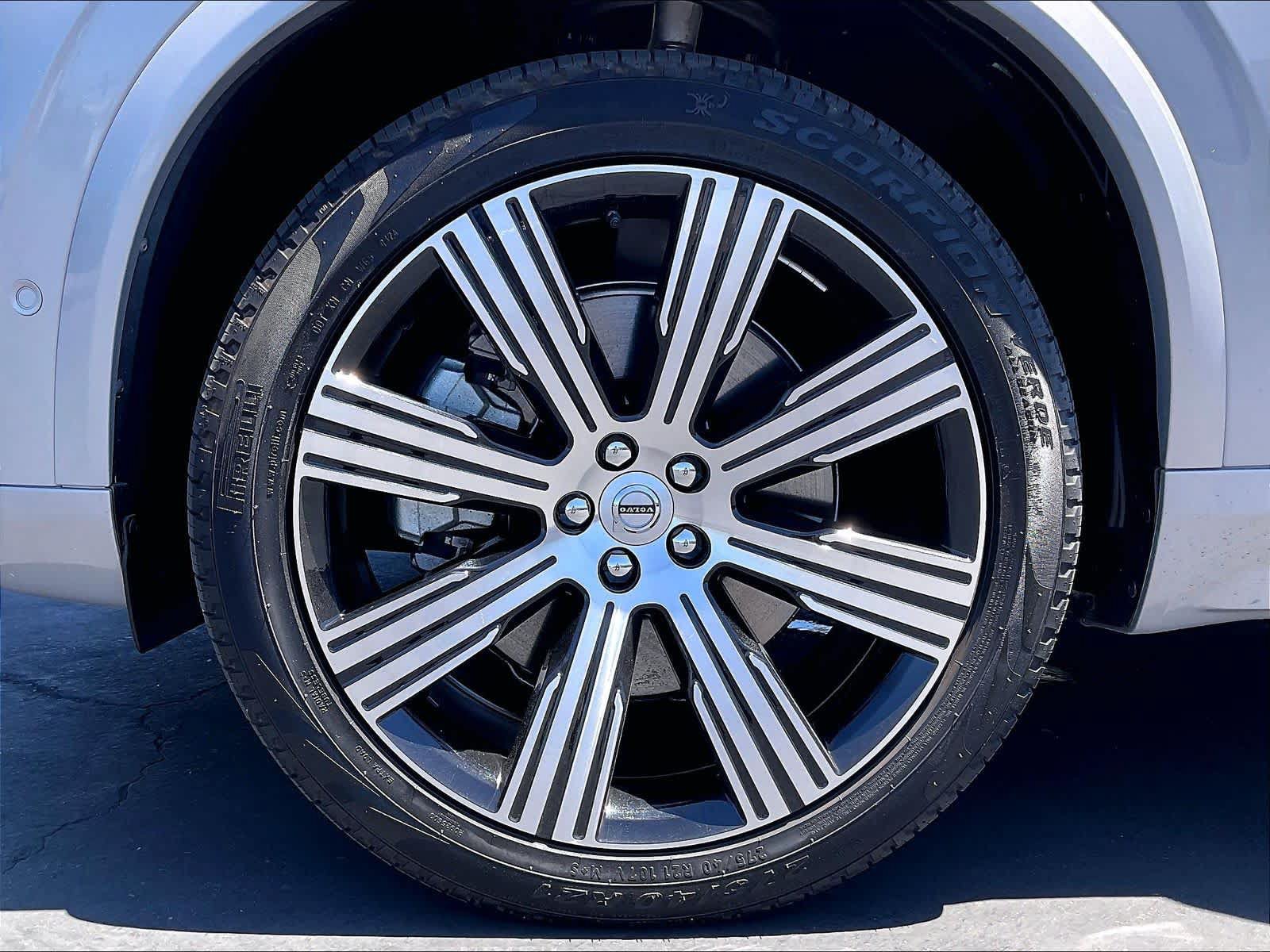 Used 2024 Volvo XC90 T8 Plus w/ Protection Package Premier AWD/4WD image 12
